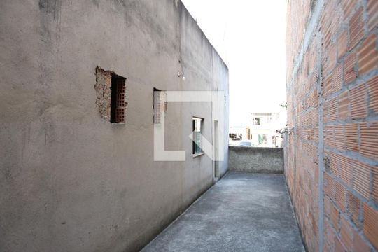 Quintal  de casa à venda com 2 quartos, 200m² em  Jardim Laguna, Contagem