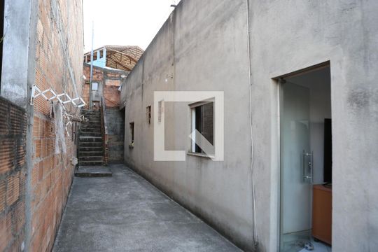 Quintal  de casa à venda com 2 quartos, 200m² em  Jardim Laguna, Contagem