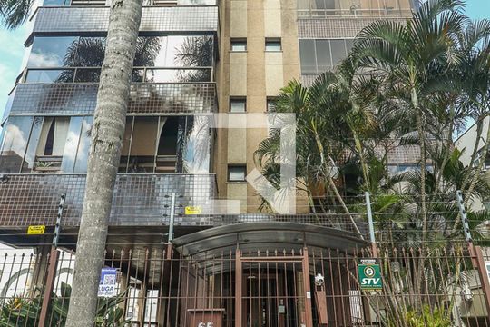 Fachada de apartamento para alugar com 3 quartos, 400m² em Passo da Areia, Porto Alegre