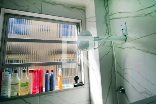 Banheiro de apartamento à venda com 1 quarto, 46m² em Penha, Rio de Janeiro