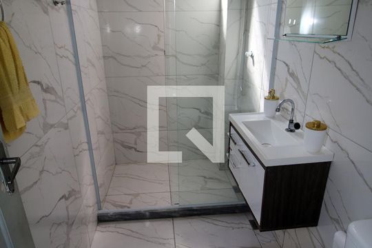 Banheiro de apartamento à venda com 1 quarto, 46m² em Penha, Rio de Janeiro