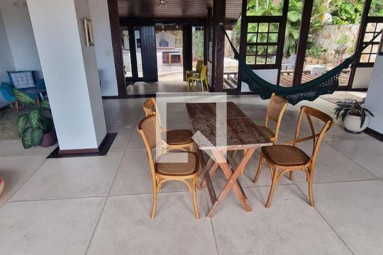 Área Externa de casa à venda com 4 quartos, 300m² em Jardim Imbuí, Niterói