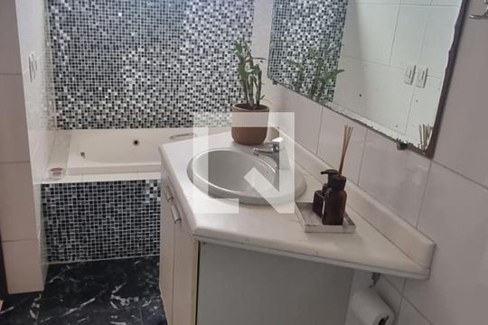 Detalhe do Banheiro da Suite de casa à venda com 4 quartos, 300m² em Jardim Imbuí, Niterói