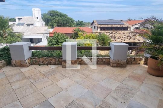 Vista de casa à venda com 4 quartos, 300m² em Jardim Imbuí, Niterói