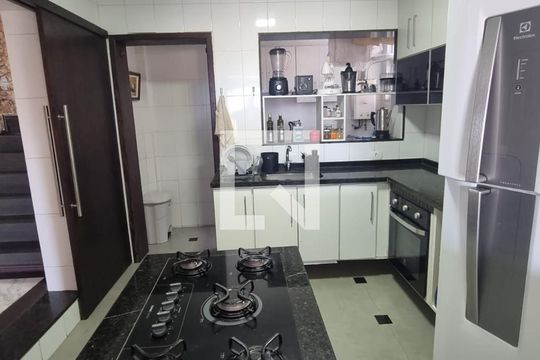 Cozinha de casa à venda com 4 quartos, 300m² em Jardim Imbuí, Niterói