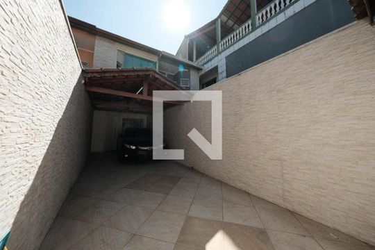 Garagem de casa à venda com 3 quartos, 100m² em Parque Paineiras, São Paulo