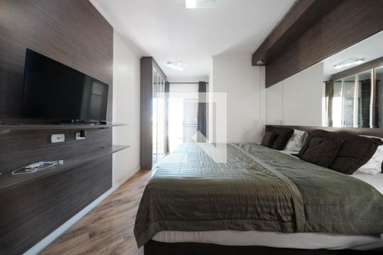 Suíte de casa à venda com 3 quartos, 100m² em Parque Paineiras, São Paulo