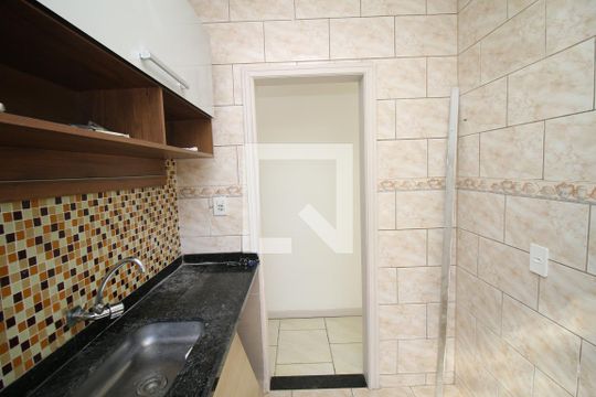Cozinha de apartamento para alugar com 1 quarto, 40m² em Irajá, Rio de Janeiro