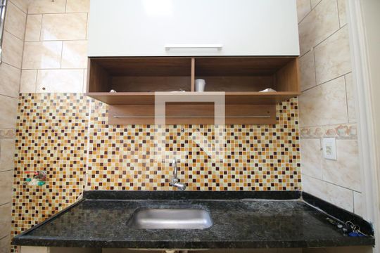 Cozinha de apartamento para alugar com 1 quarto, 40m² em Irajá, Rio de Janeiro