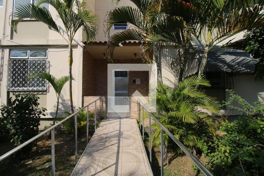 Fachada interna de apartamento para alugar com 1 quarto, 40m² em Irajá, Rio de Janeiro