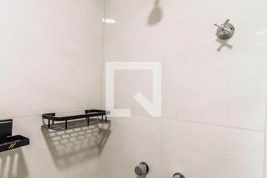 Banheiro de apartamento para alugar com 2 quartos, 48m² em Vila da Oportunidade, Carapicuíba