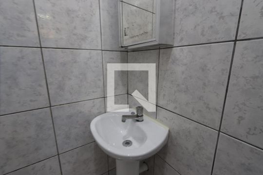 Banheiro Social de casa para alugar com 1 quarto, 50m² em Jardim Santa Adelia, São Paulo