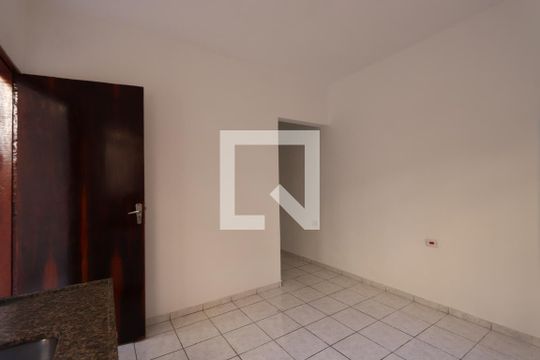 Cozinha de casa para alugar com 1 quarto, 50m² em Jardim Santa Adelia, São Paulo