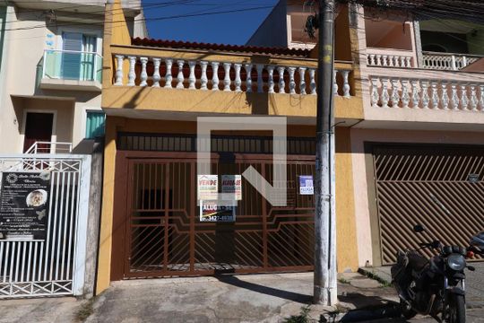Fachada de casa para alugar com 1 quarto, 50m² em Jardim Santa Adelia, São Paulo