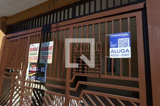 Fachada de casa para alugar com 1 quarto, 50m² em Jardim Santa Adelia, São Paulo