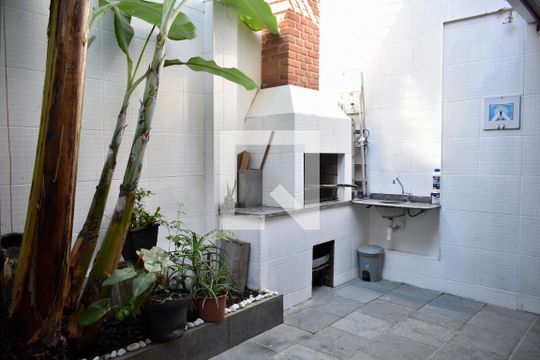 Quintal de casa para alugar com 3 quartos, 220m² em Chácara Inglesa, São Paulo