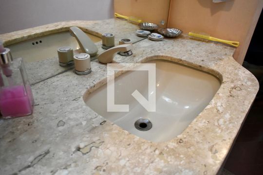 Lavabo 1 de casa à venda com 3 quartos, 220m² em Chácara Inglesa, São Paulo