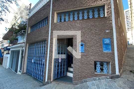 Fachada de casa para alugar com 3 quartos, 220m² em Chácara Inglesa, São Paulo