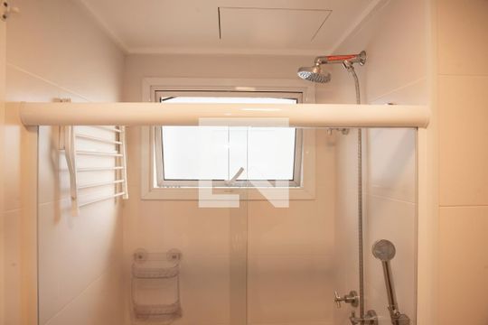Banheiro de kitnet/studio para alugar com 1 quarto, 21m² em Vila Clementino, São Paulo