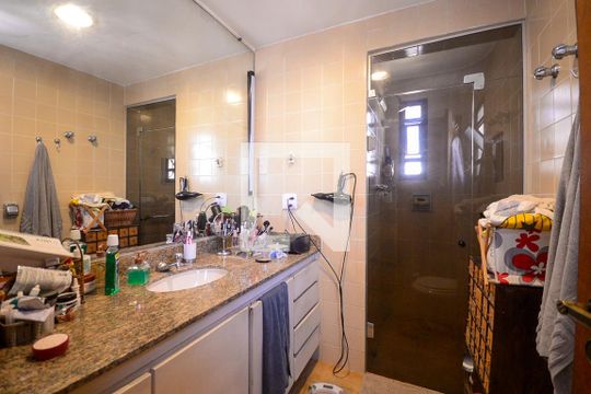 Banheiro da Suite de apartamento à venda com 3 quartos, 220m² em Cambuci, São Paulo