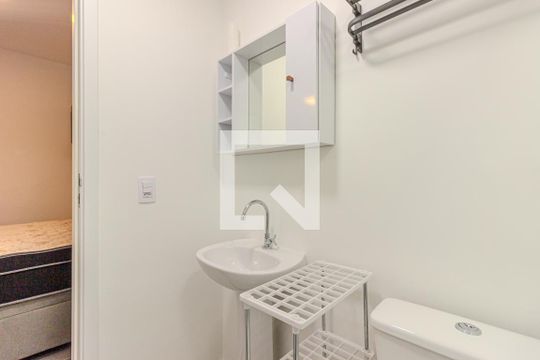 Banheiro do Studio de apartamento para alugar com 1 quarto, 26m² em Jardim das Acacias, São Paulo