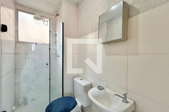 Banheiro de apartamento à venda com 2 quartos, 50m² em Santos Dumont, São Leopoldo