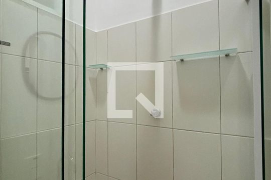 Banheiro social de apartamento para alugar com 1 quarto, 27m² em Copacabana, Rio de Janeiro