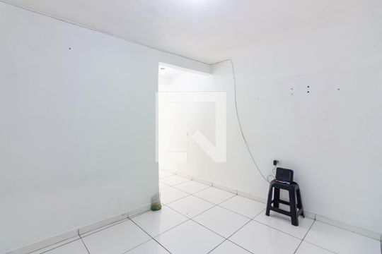 Quarto de casa para alugar com 1 quarto, 80m² em Santa Maria, Osasco
