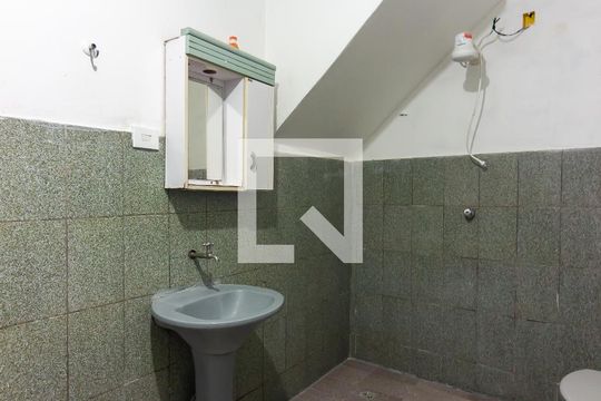 Banheiro 1 de casa para alugar com 1 quarto, 80m² em Santa Maria, Osasco