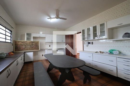 Cozinha de casa para alugar com 6 quartos, 241m² em Ribeirânia, Ribeirão Preto