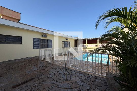 Piscina de casa para alugar com 6 quartos, 241m² em Ribeirânia, Ribeirão Preto