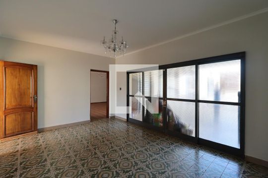 Sala 1 de casa para alugar com 6 quartos, 241m² em Ribeirânia, Ribeirão Preto