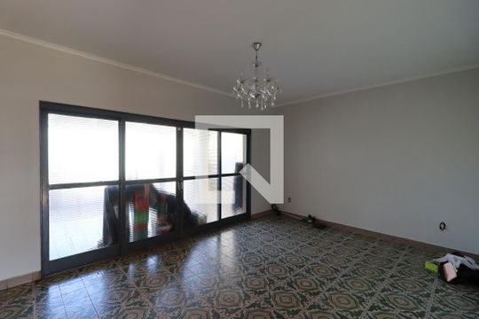 Sala 1 de casa para alugar com 6 quartos, 241m² em Ribeirânia, Ribeirão Preto