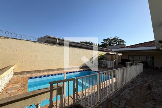 Piscina de casa para alugar com 6 quartos, 241m² em Ribeirânia, Ribeirão Preto