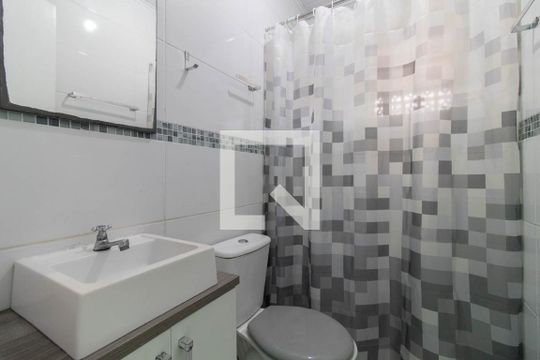 Banheiro de casa para alugar com 1 quarto, 63m² em Cavalhada, Porto Alegre