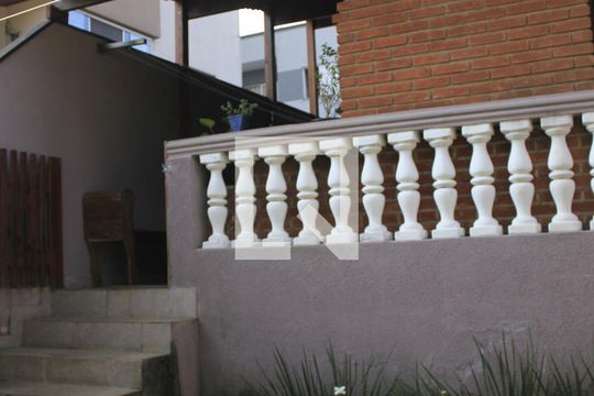 Jardim privativo no quintal  de casa à venda com 4 quartos, 250m² em Vila Milton, Guarulhos