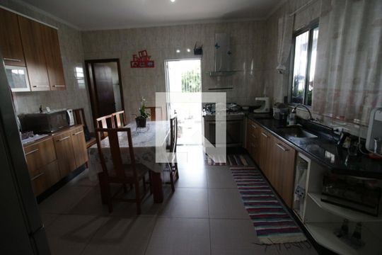 Cozinha de casa para alugar com 4 quartos, 392m² em Jardim Primeiro de Maio (chacara Fazendinha), Osasco