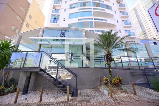 Fachada de apartamento para alugar com 3 quartos, 100m² em Setor Bueno, Goiânia