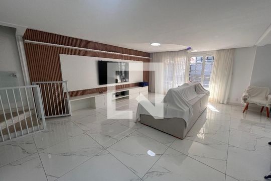 Sala de casa de condomínio à venda com 5 quartos, 366m² em Recreio dos Bandeirantes, Rio de Janeiro