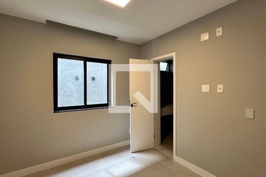 Suíte 1 de casa à venda com 4 quartos, 200m² em Vargem Pequena, Rio de Janeiro