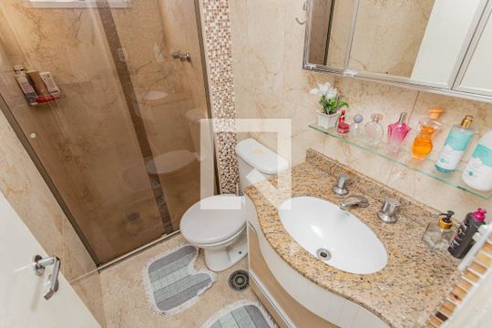 Banheiro de apartamento à venda com 2 quartos, 50m² em Taboão, São Paulo