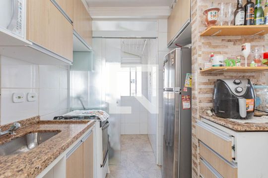 Cozinha de apartamento à venda com 2 quartos, 50m² em Taboão, São Paulo