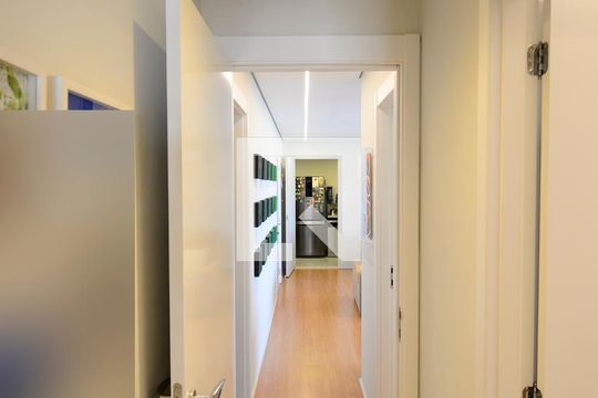 Corredor  de apartamento para alugar com 3 quartos, 105m² em Vila Mariana, São Paulo