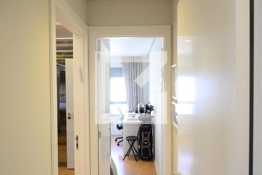 Corredor  de apartamento para alugar com 3 quartos, 105m² em Vila Mariana, São Paulo