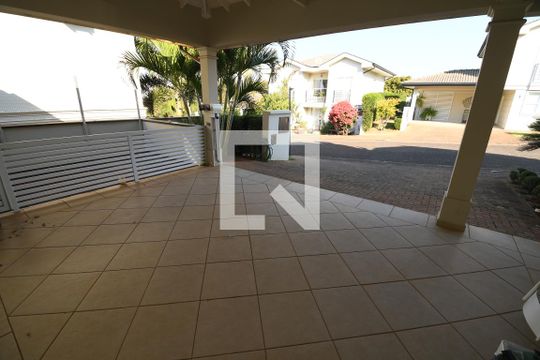 Garagem de casa de condomínio à venda com 3 quartos, 200m² em Parque Taquaral, Campinas
