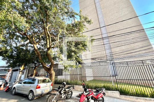 Fachada de apartamento para alugar com 2 quartos, 50m² em Jardim Itacolomi, São Paulo