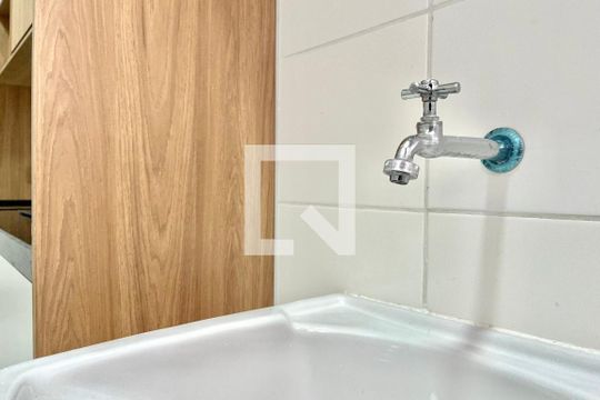 Área de Serviço de apartamento para alugar com 2 quartos, 50m² em Jardim Itacolomi, São Paulo