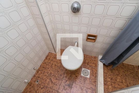 Banheiro de apartamento à venda com 1 quarto, 50m² em Cordovil, Rio de Janeiro