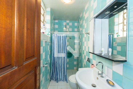Banheiro 1 de casa à venda com 3 quartos, 450m² em Caiçaras, Belo Horizonte