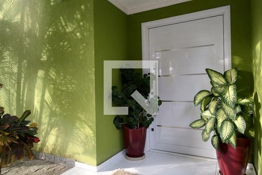 Fachada de casa de condomínio para alugar com 4 quartos, 600m² em Jacarepaguá, Rio de Janeiro